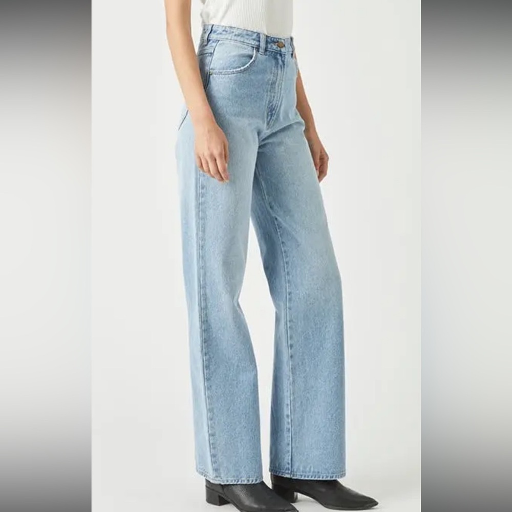 NEW! Rolla’s Heidi High Rise Loose Straight Light Wash Ripped Knee 28W 31.5L